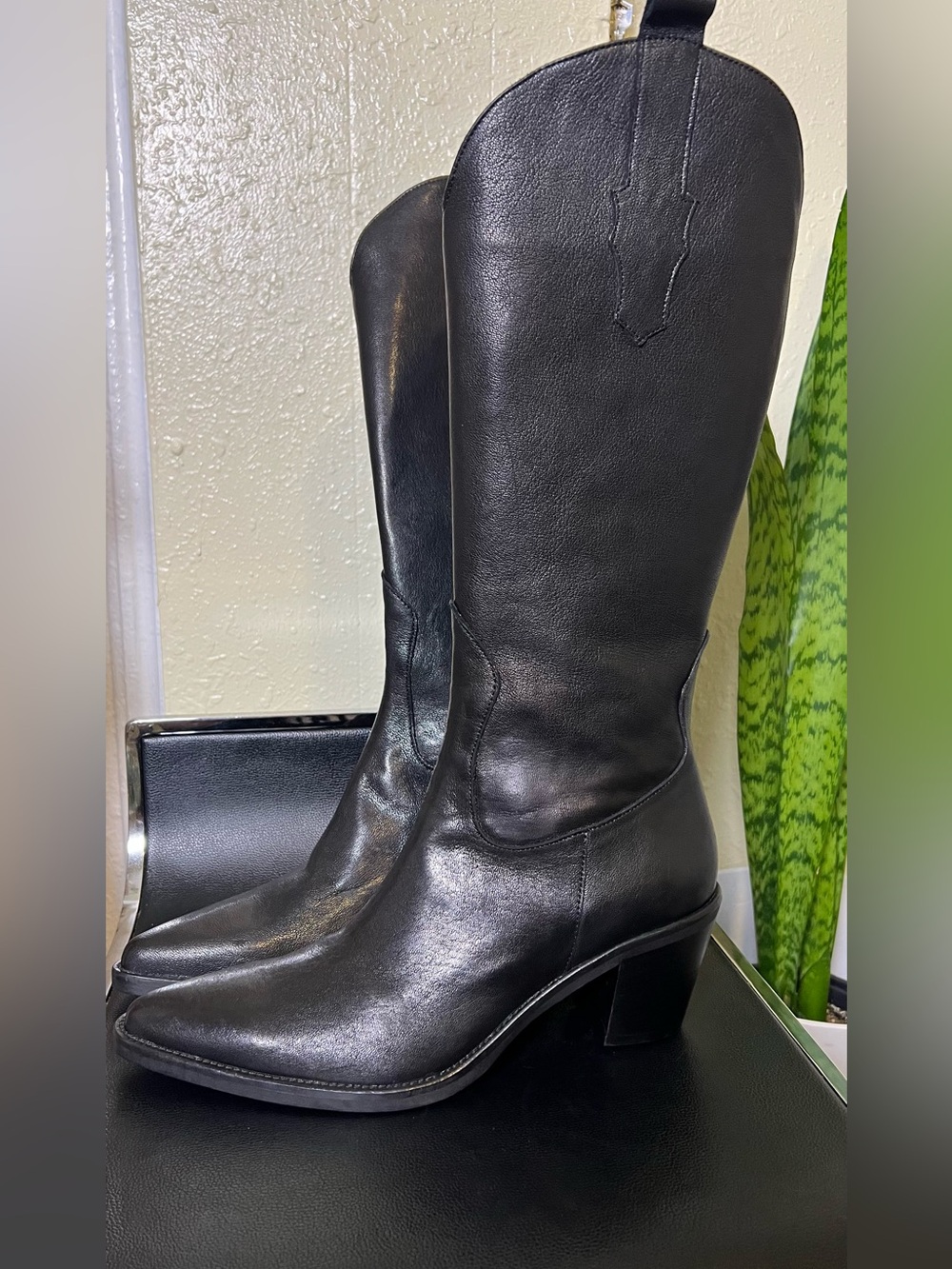 EMANUELE CASTRO - NWOB Italian Leather Western Boots - Size 40 WOMAN’S
